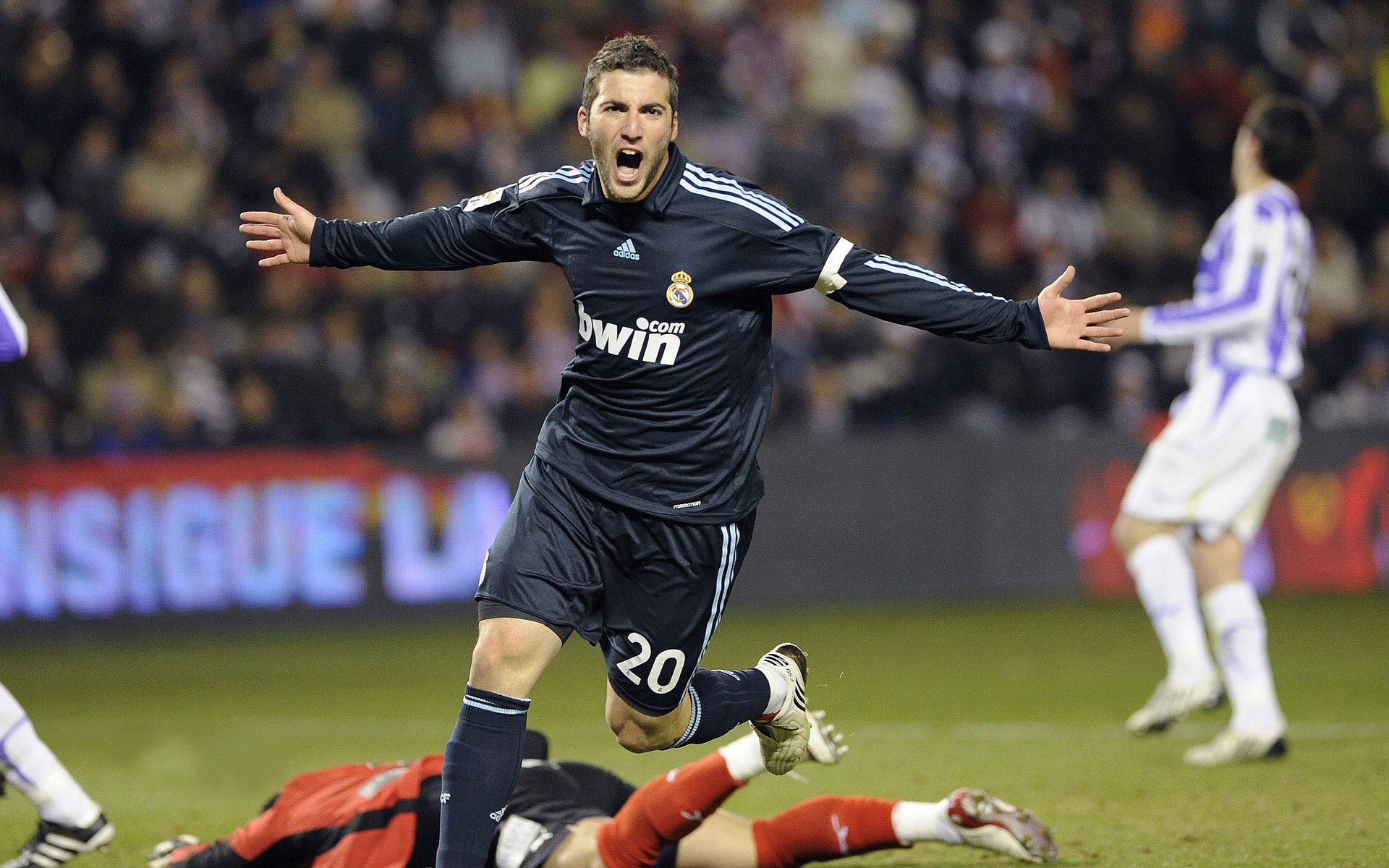 乐鱼体育官网登录-C罗不应口是心非？世界杯价值之辩，c罗备战世界杯